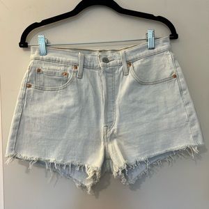 Levi’s 501 high rise light wash short size 29